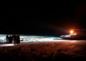 В Самарской области чуть не утонули четыре человека на болотоходе