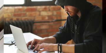 Сбер помог предпринимателю из Самары не стать жертвой мошенников 