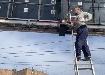 В Самаре очистили и покрасили 93% всех рекламных конструкций