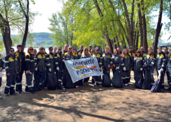 Сотрудники «Самаранефтегаза» провели уборку территории у стрелки Волги и Сока