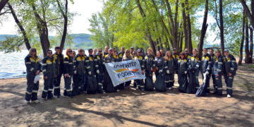 Сотрудники «Самаранефтегаза» провели уборку территории у стрелки Волги и Сока