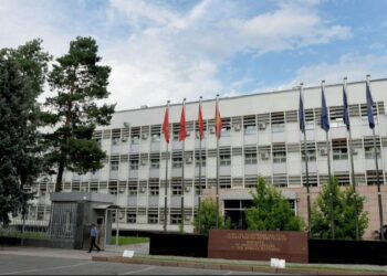 МИД Киргизии призвал граждан республики временно воздержаться от поездок в РФ