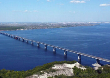 Новую трассу и мост через Волгу планируют открыть этим летом