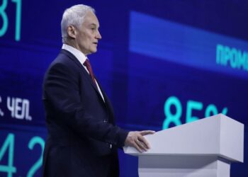 Путин предложил назначить министром обороны Андрея Белоусова