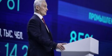 Путин предложил назначить министром обороны Андрея Белоусова