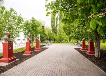 В Самаре создали Аллею памяти выдающихся самарских врачей