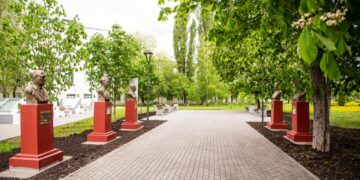 В Самаре создали Аллею памяти выдающихся самарских врачей