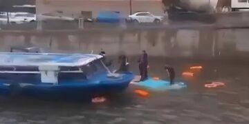 В Санкт-Петербурге автобус с пассажирами упал с моста