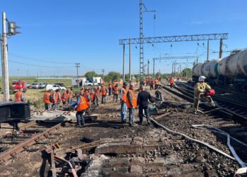 Из-за железнодорожной аварии в Ростовской области задерживается пять пассажирских поездов