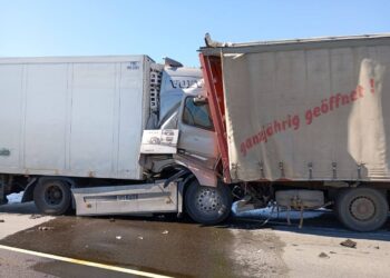 В Самарской области 29 мая погиб человек при столкновении двух фур