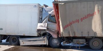 В Самарской области 29 мая погиб человек при столкновении двух фур