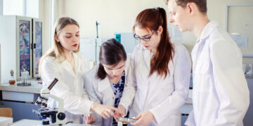 Вузы Самарской области корректируют образовательные программы под запросы работодателей-химиков