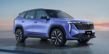 В России начались продажи нового китайского кроссовера Geely Atlas