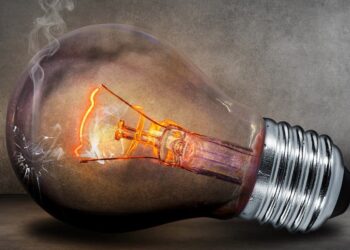 Самарские предприятия сферы ЖКХ задолжали энергетикам почти 1,7 млрд рублей 