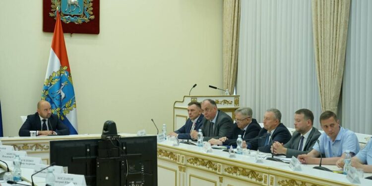 Оперативное совещание в правительстве Самарской области, фото: t.me/Fedorischev63
