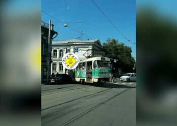 В историческом центре Самары остановилось движение из-за трамвая, сошедшего с рельсов