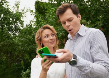 Чаще всего мошенники подделывают сайты инвестплощадок и популярных брендов