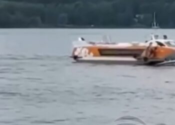 В Самаре на Волге столкнулись скоростное судно «Валдай» и моторная лодка