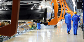 Волжский автозавод оплачивает завоз мигрантов, которые затем разбегаются по России