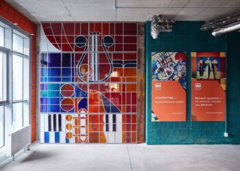 В Самаре сохранен витраж советского периода из магазина «Соната»