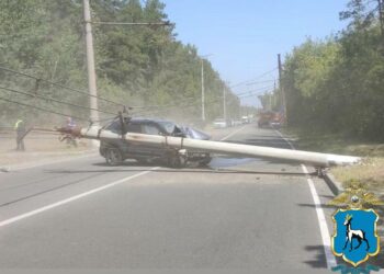 В Самарской области женщина на Hyundai Creta снесла фонарный столб