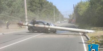 В Самарской области женщина на Hyundai Creta снесла фонарный столб