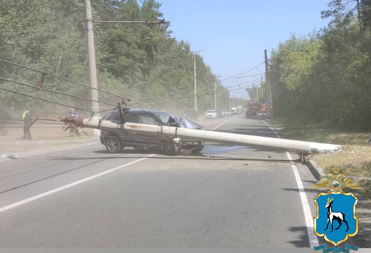 В Самарской области женщина на Hyundai Creta снесла фонарный столб -  oboz.info