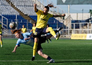 Самарские футболистки синхронно победили в своих дивизионах