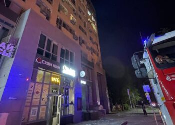 В результате ночной массированной атаки на регионы РФ дестяки человек ранены, есть погибшие