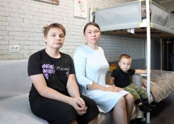 Глава Самары вручила многодетной семье сертификат на улучшение жилищных условий