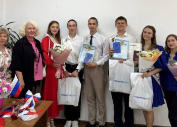 ТОАЗ поздравил выпускников подшефных школ Тольятти с окончанием учебного года