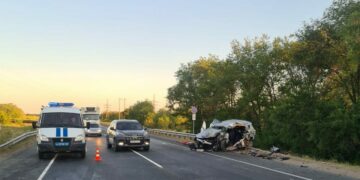 В Самарской области в ночном ДТП погибли женщина и ребенок, восемь человек пострадали