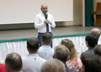 Пока фаворит общался с населением, остальные кандидаты в самарские губернаторы оставались пассивными