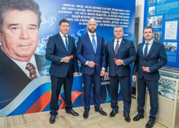 Самарские газовики открыли экспозицию в честь инженера Рема Вяхирева 