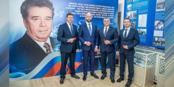 Самарские газовики открыли экспозицию в честь инженера Рема Вяхирева 