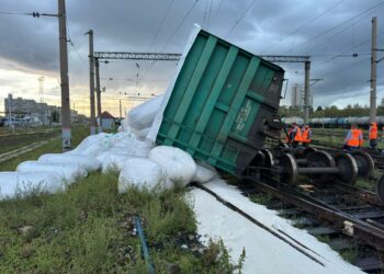 В Самарской области опрокинулся железнодорожный состав с азотными удобрениями