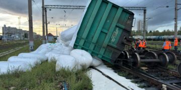 В Самарской области опрокинулся железнодорожный состав с азотными удобрениями