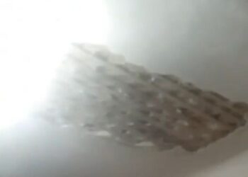 В Самаре в поселке Управленческий потолок обрушился на детскую кровать