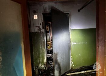 В Самаре из-за крупного пожара в жилом доме эвакуировали 25 человек