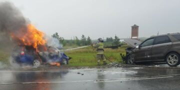 В Самарской области в ДТП с пожаром погибли два человека и пострадал ребенок