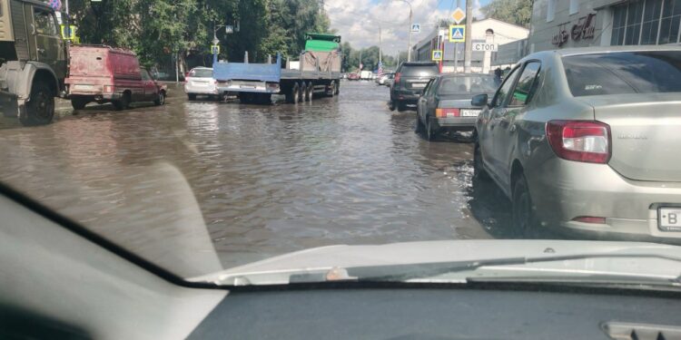 Потоп в Самаре после ливня 14 августа, фото: Елена Неманова