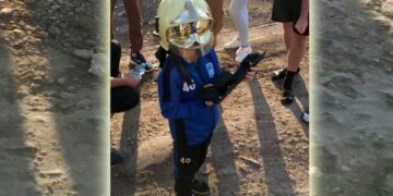 В Самарской области спасатели помогли мальчику, палец которого застрял в автобусе