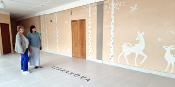 Представители «Самарского Стройфарфора» оценили ремонт в одной из школ-партнеров  