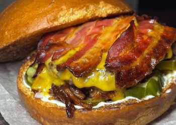 В Street Kitchen на самарской набережной собрали интернациональное меню