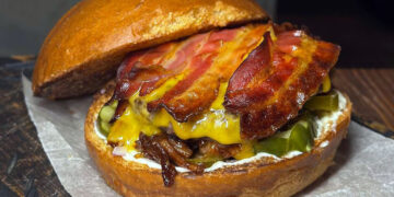 В Street Kitchen на самарской набережной собрали интернациональное меню