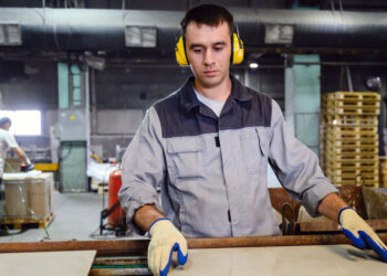 Завод «Самарский Стройфарфор» нарастил темпы выпуска строительных материалов в 2024 году