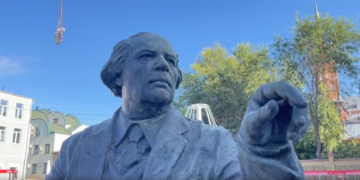В Самаре 4 сентября начали установку памятника Алексею Толстому