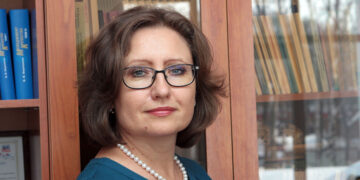 В борьбу за кресло ректора СГЭУ вкатился на новой волне компромата депутат Хинштейн