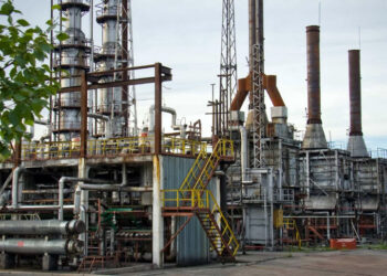 Самарские владельцы развернули борьбу за контроль над их оренбургским НПЗ