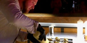 Самарский бар «Тати Номи» устроил мини-спектакль московского бренд-шефа Максима Кулешова